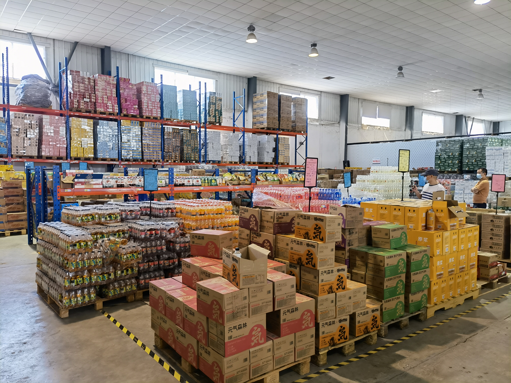 最近仓储式的临期食品折扣仓貌似很火啊,越来越多的玩家开始涌入这块