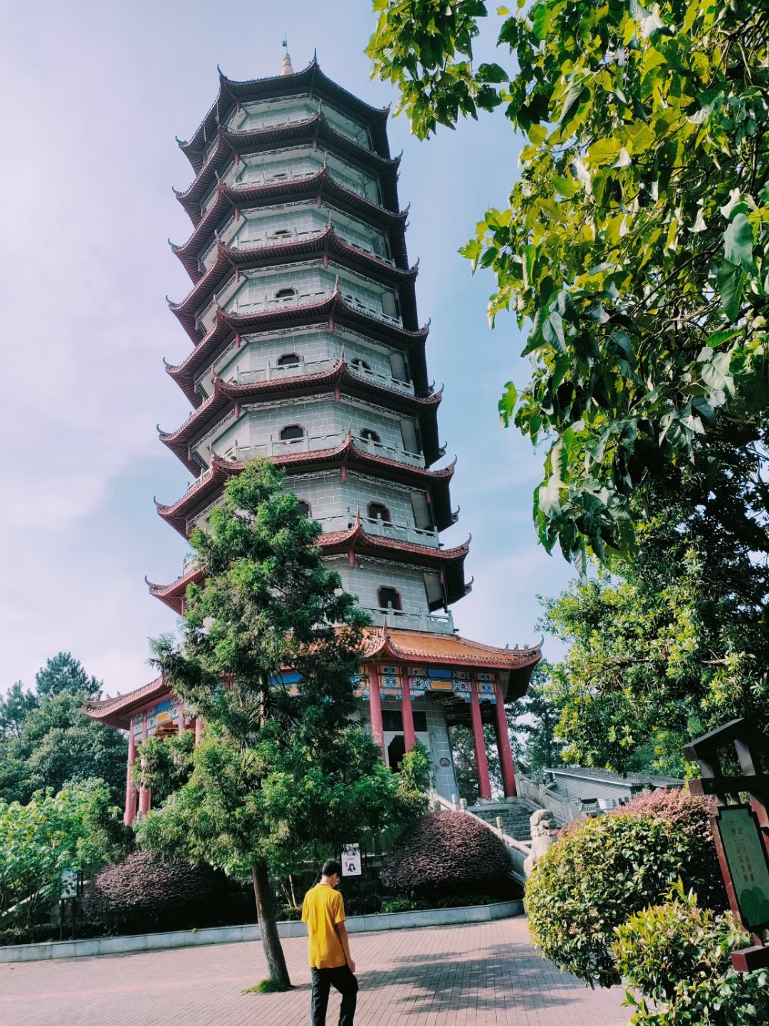 周末去哪儿玩# 浏阳西湖山公园面积比较大,绿色植被丰富,是夏日出游