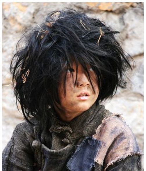 乞丐向来生存在别人的同情中,依赖别人的施舍已经成了习惯,所以此时他