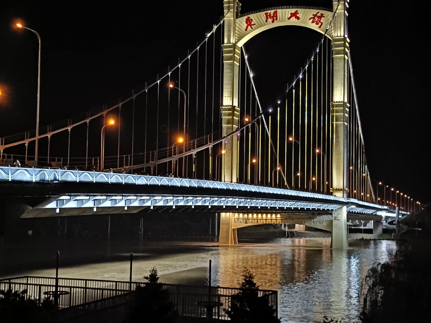 日前,辽西地区连降暴雨,水库泄洪,锦州城区小凌河