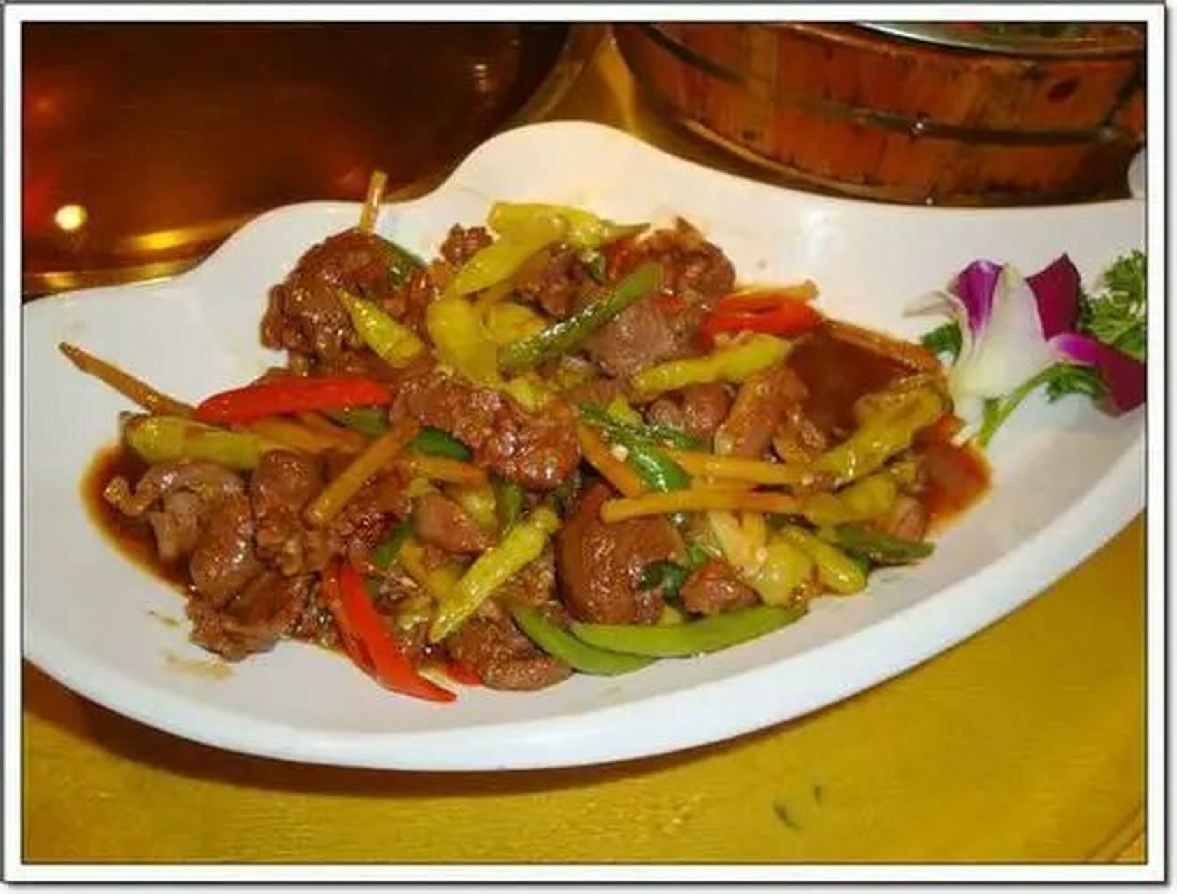 柠檬鸭是广西南宁武鸣一带的特色菜肴.