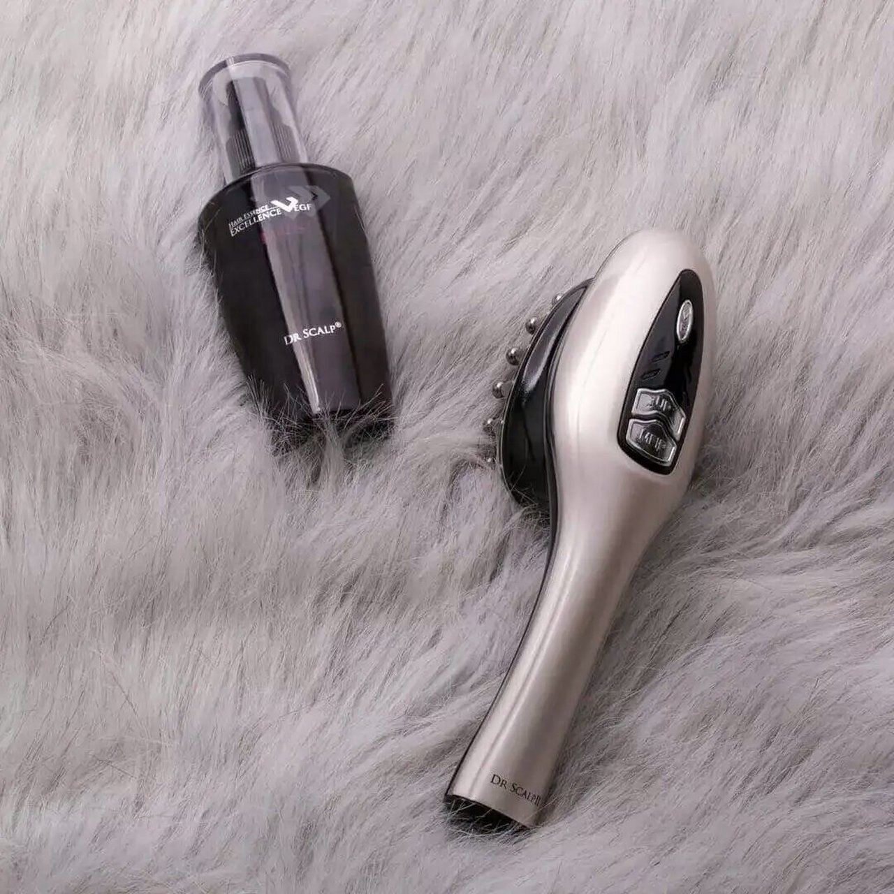 scalpⅡ宙斯二代生发梳  经常掉头发真的很苦恼,所以入了一个生发梳