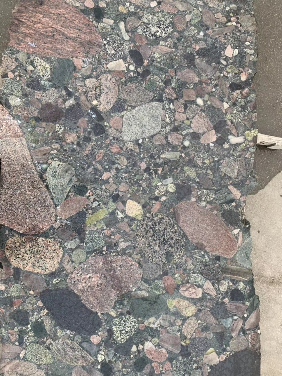 大浪淘沙彰显天然石材美!