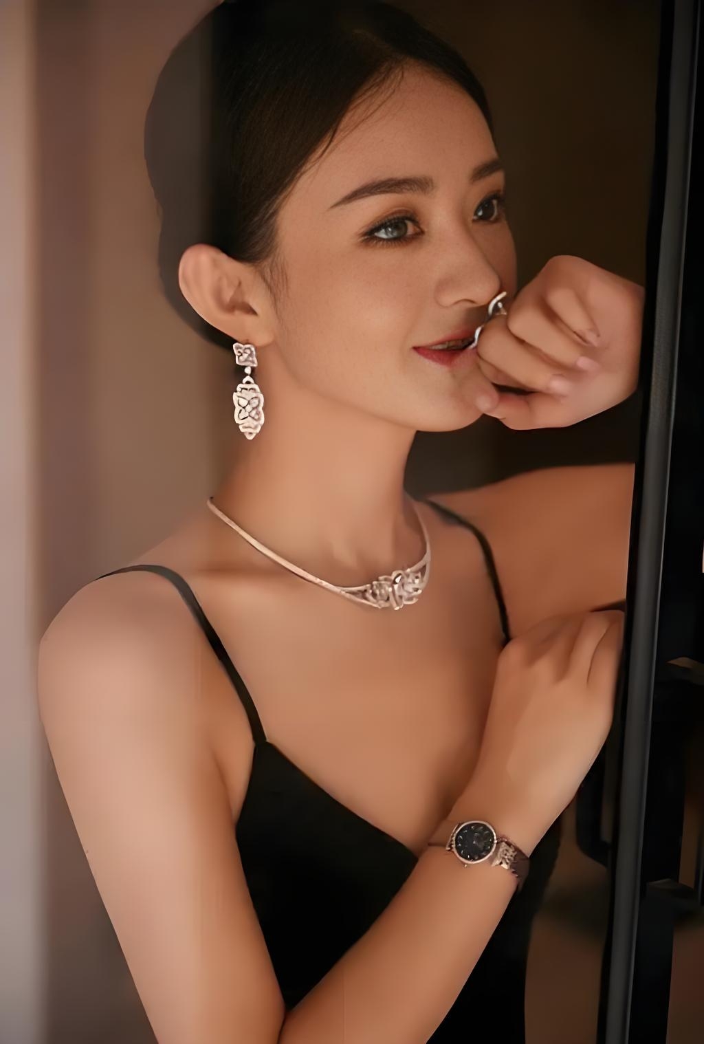 气质非凡女明星赵丽颖,这身材实在太迷人了, 那个男人不喜欢,这身材这