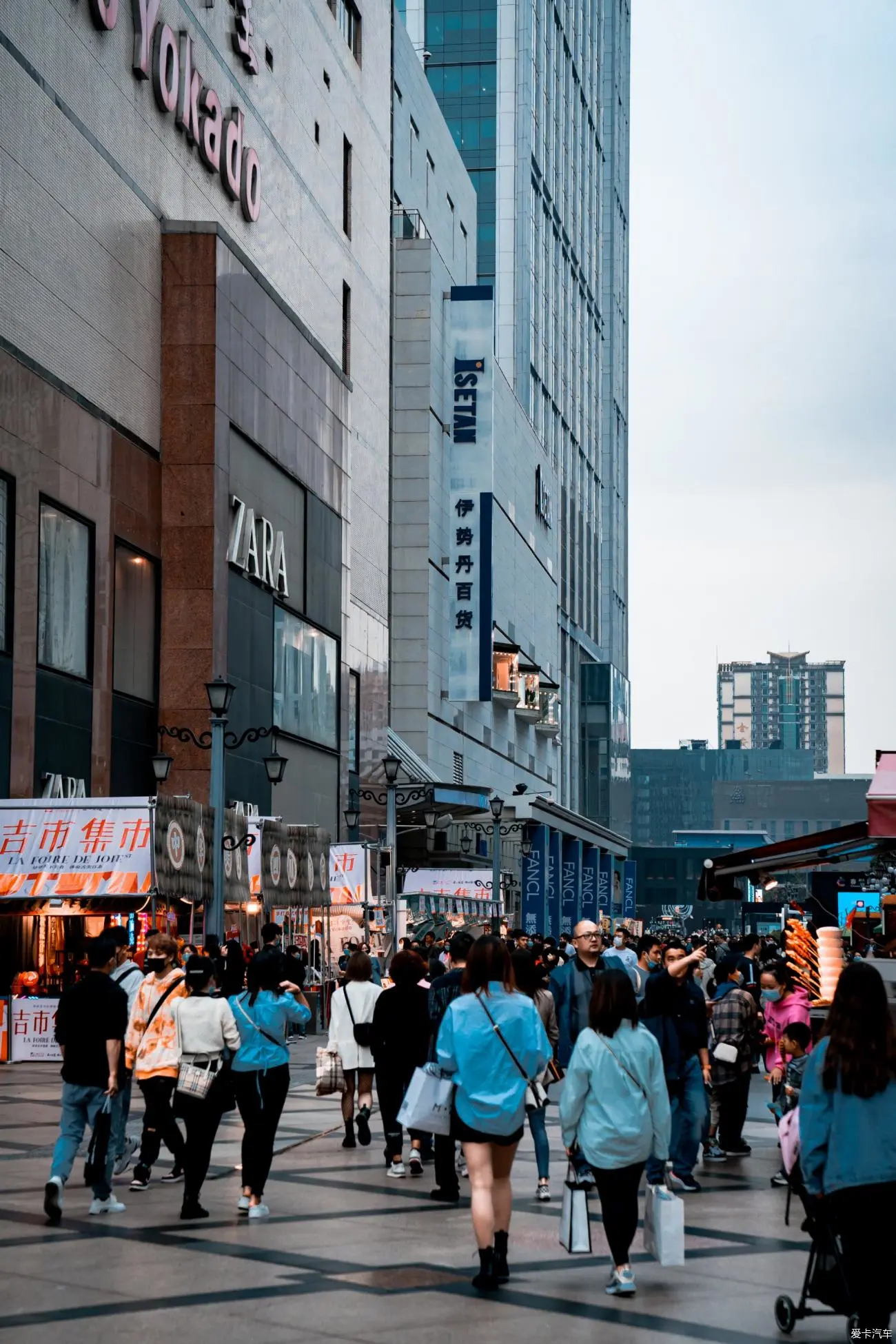 拉萨春熙路图片