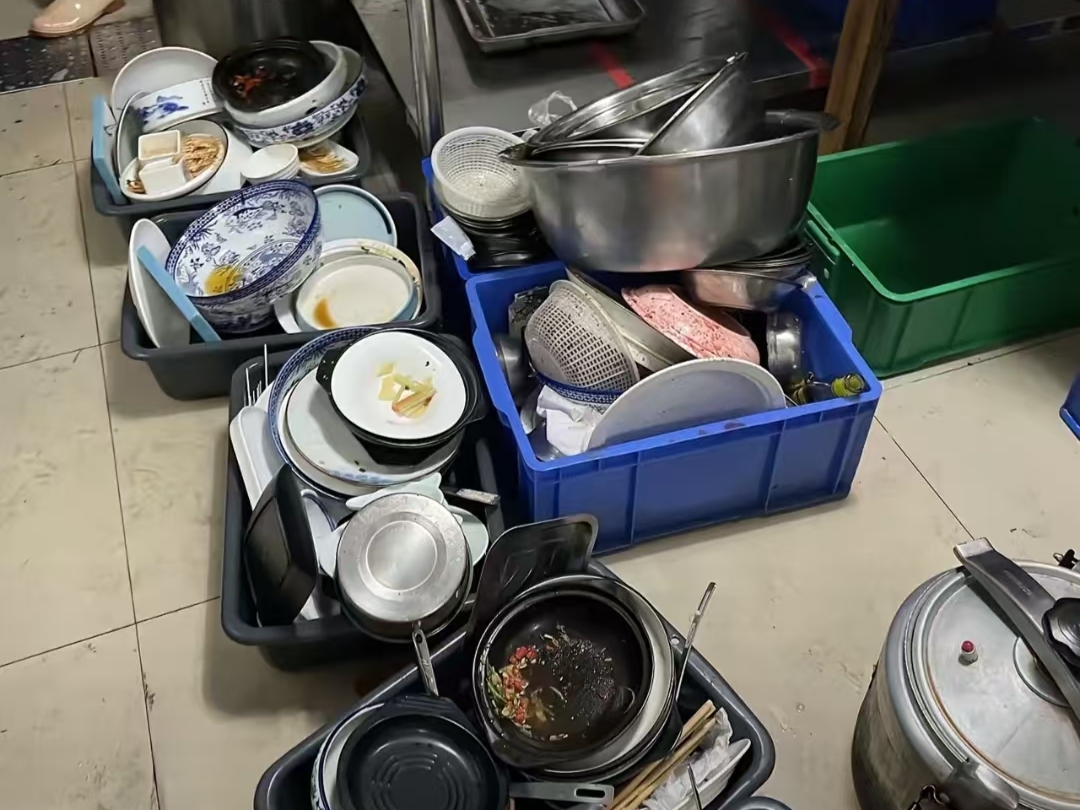 这样的工资能招到人才怪呢! 亲戚的饭店急招洗菜,端碗和洗碗的员工,月