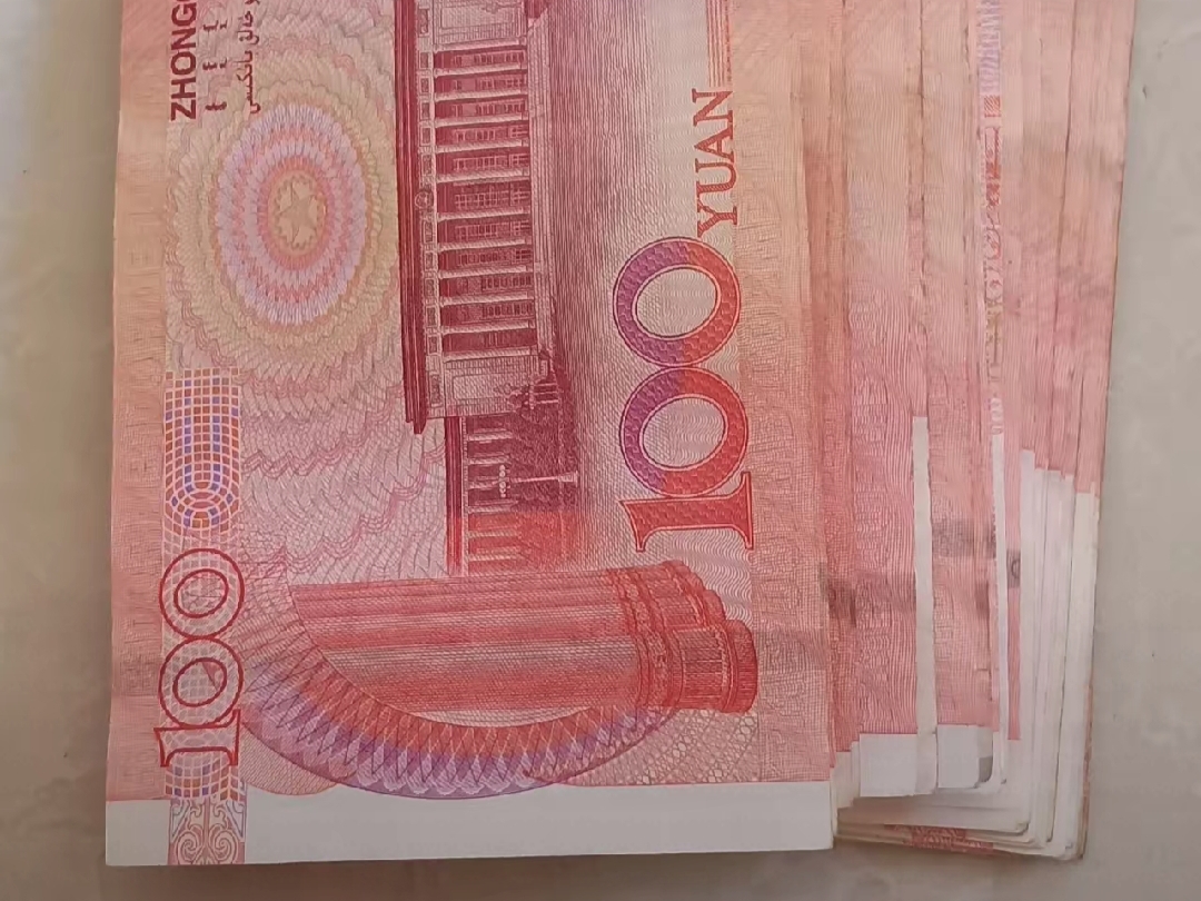 哥们当时说需要一万半年就还,我本来不想借就说,没有那么多只有三千