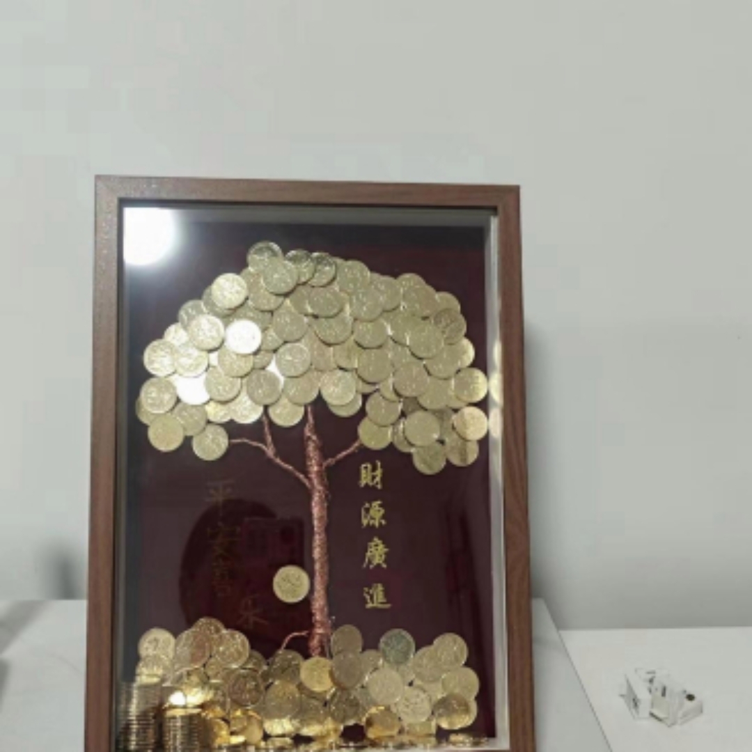 这是自己花了两天时间用铜丝和硬币做成的发财树,刚做好之后看着真的