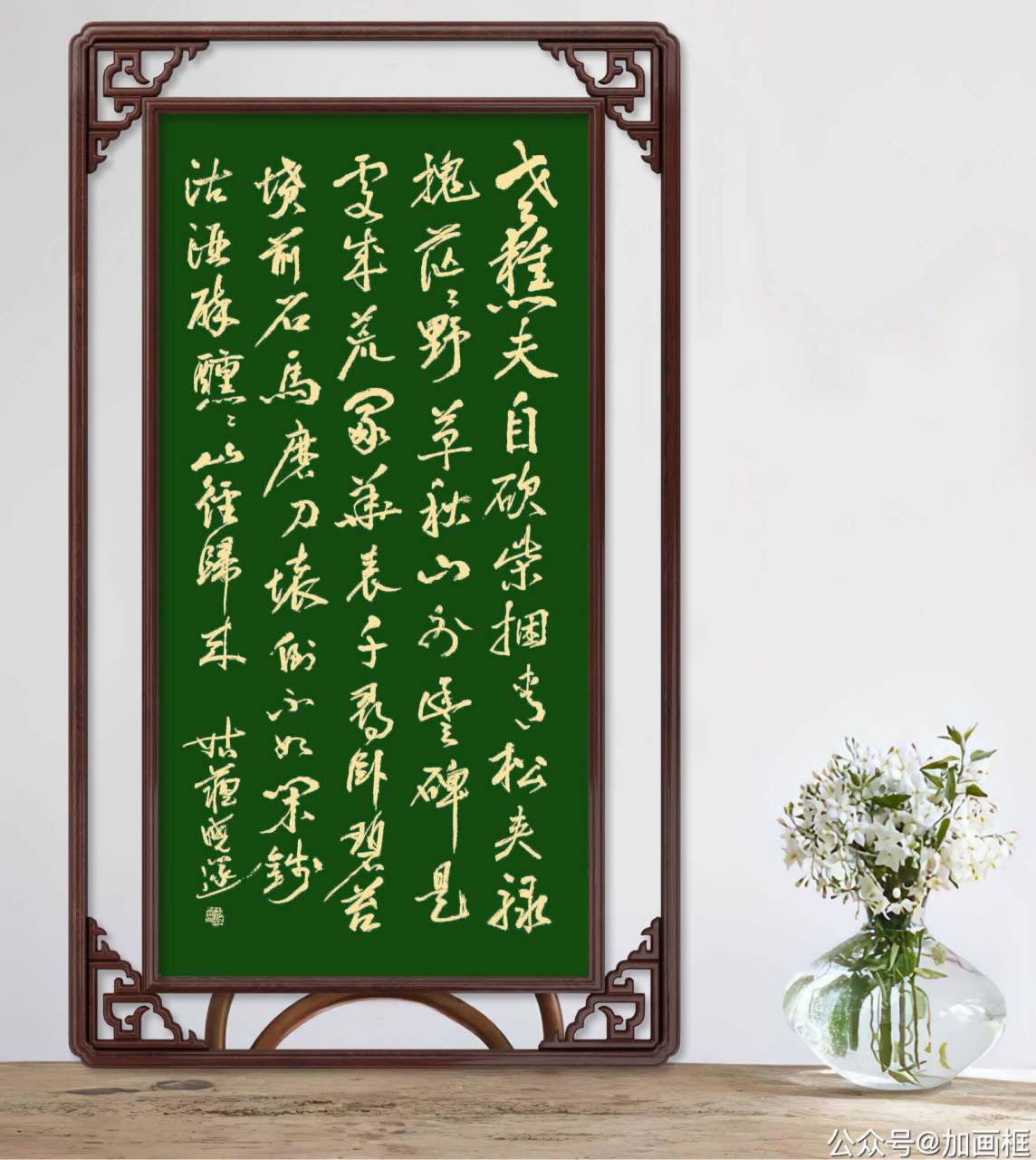 周日:老渔翁,一钓竿,靠山崖,傍水湾; 扁舟来往无牵绊.