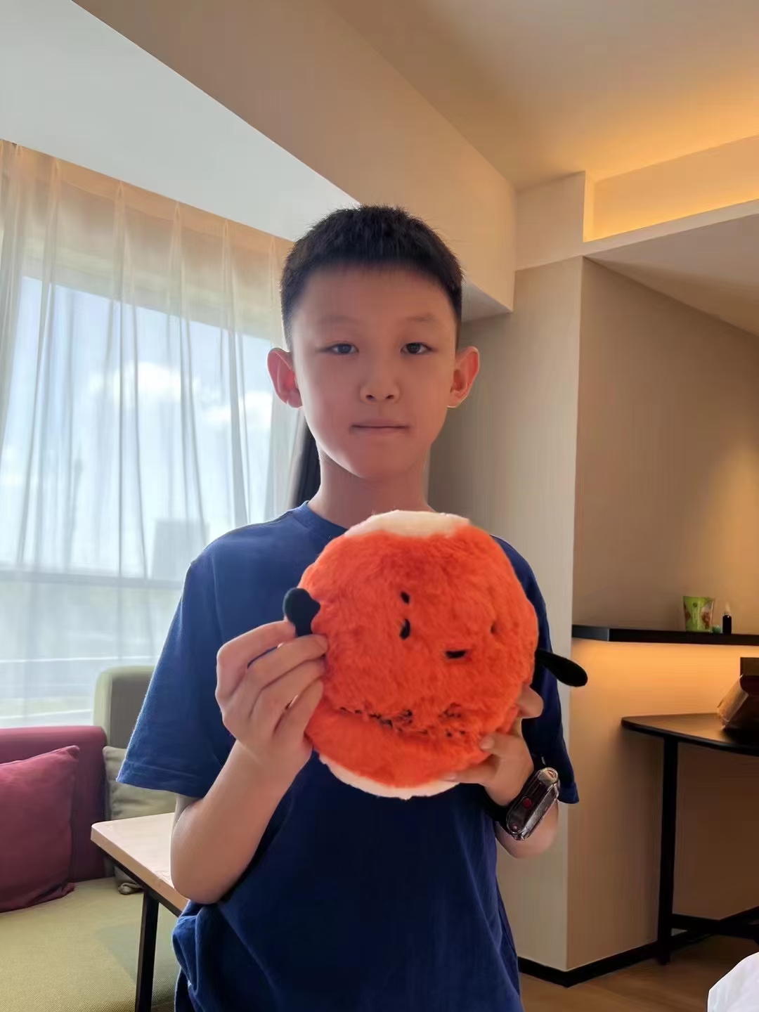 他说:"有一个学习很好,我们也都喜欢的女孩子,仪囟 儿子相片