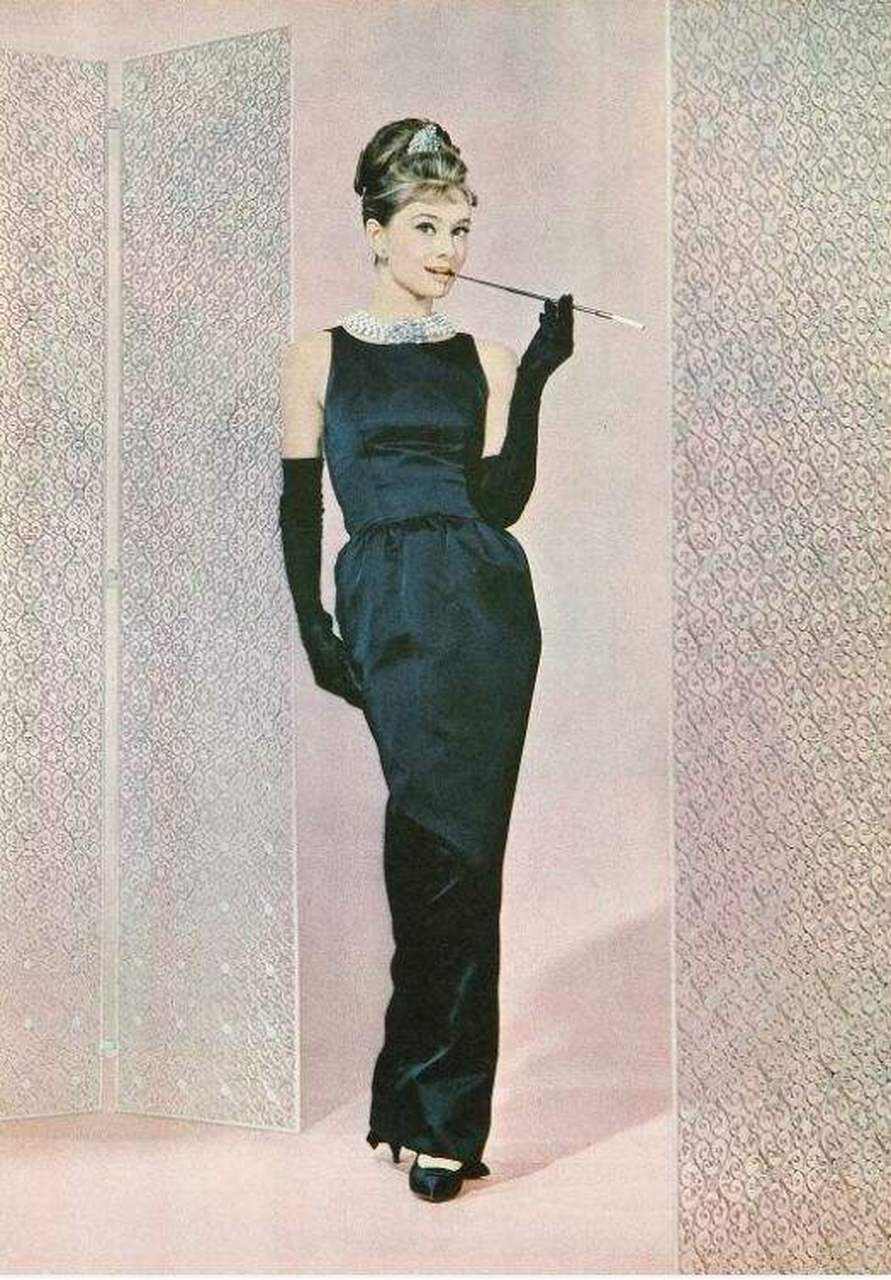 一条小黑裙就这样和奥黛丽赫本