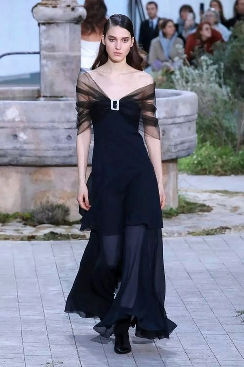 香奈儿icon高定系列礼服,香奈儿代表着成熟女性的自信和优雅,小香风更