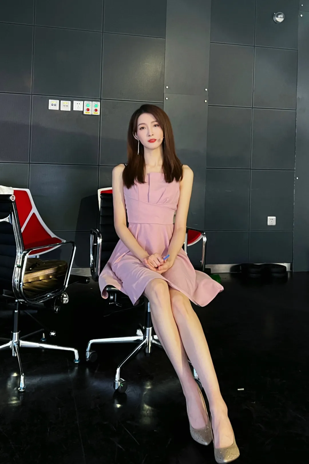 大长腿,真迷人 有球迷提到腾讯nba女主播雪儿,她原名宋雪莹,出生于
