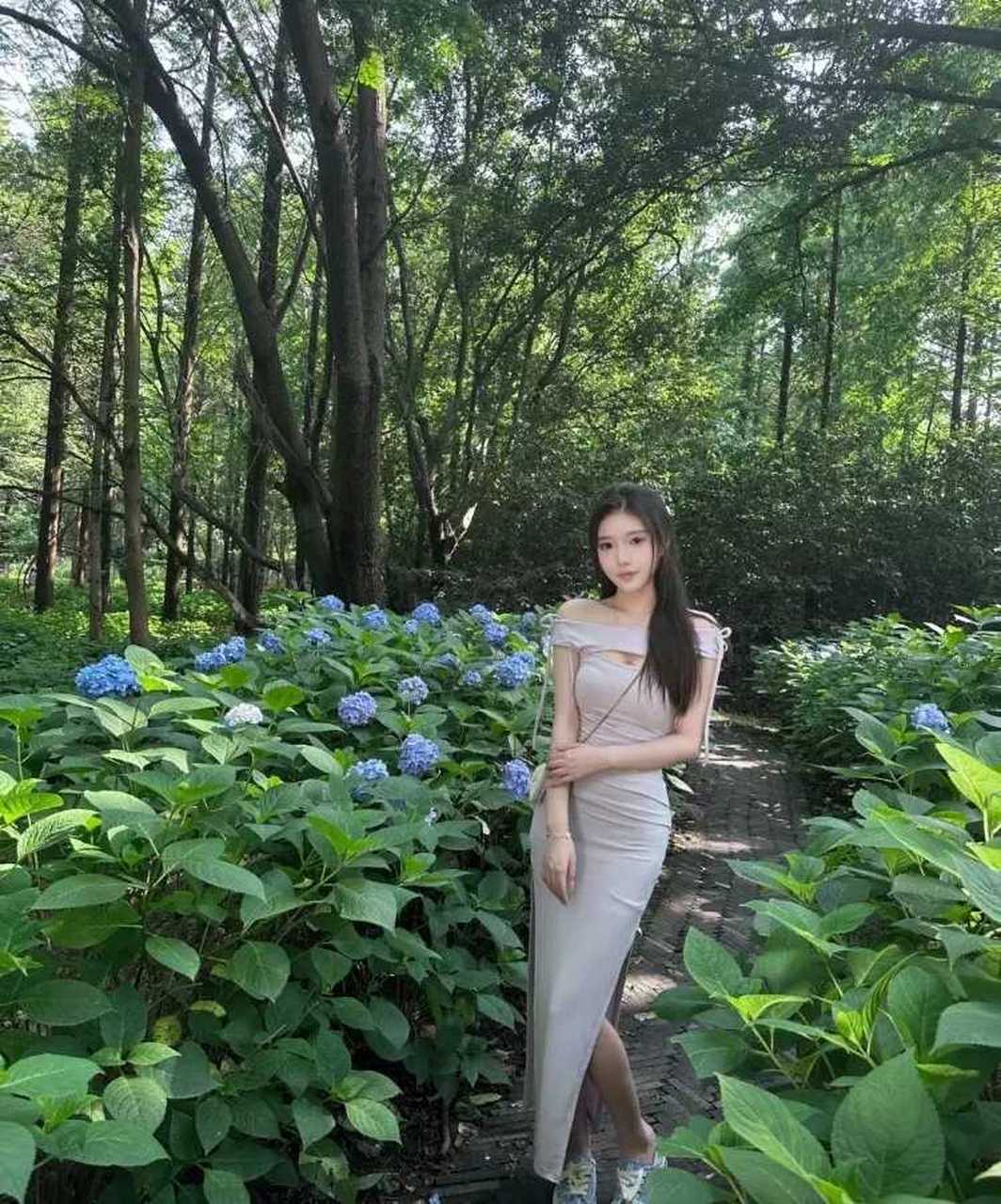姐夫出去买烟了,他的华为p40pro手机落家里.
