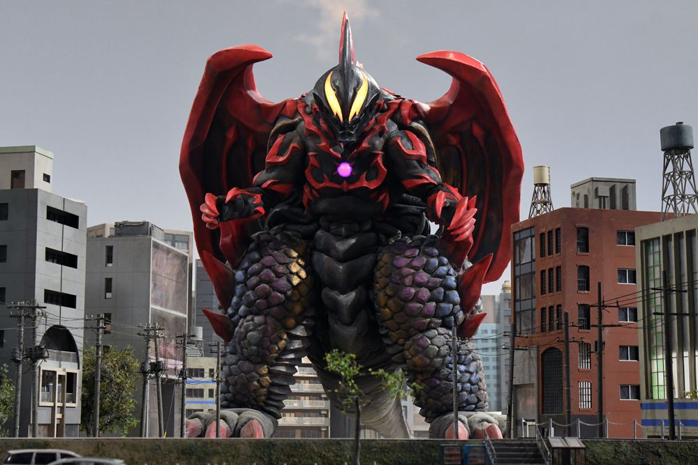 奇美拉贝洛斯 性别 男  年龄 160000岁 饰演 桑原义树(皮套演员) 身高