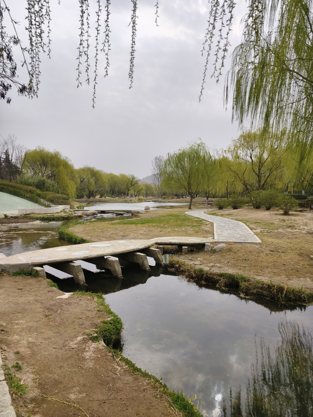 再忙也要晚上下楼走走,周末去户外转转,去公园踩踩草地,吹吹山风