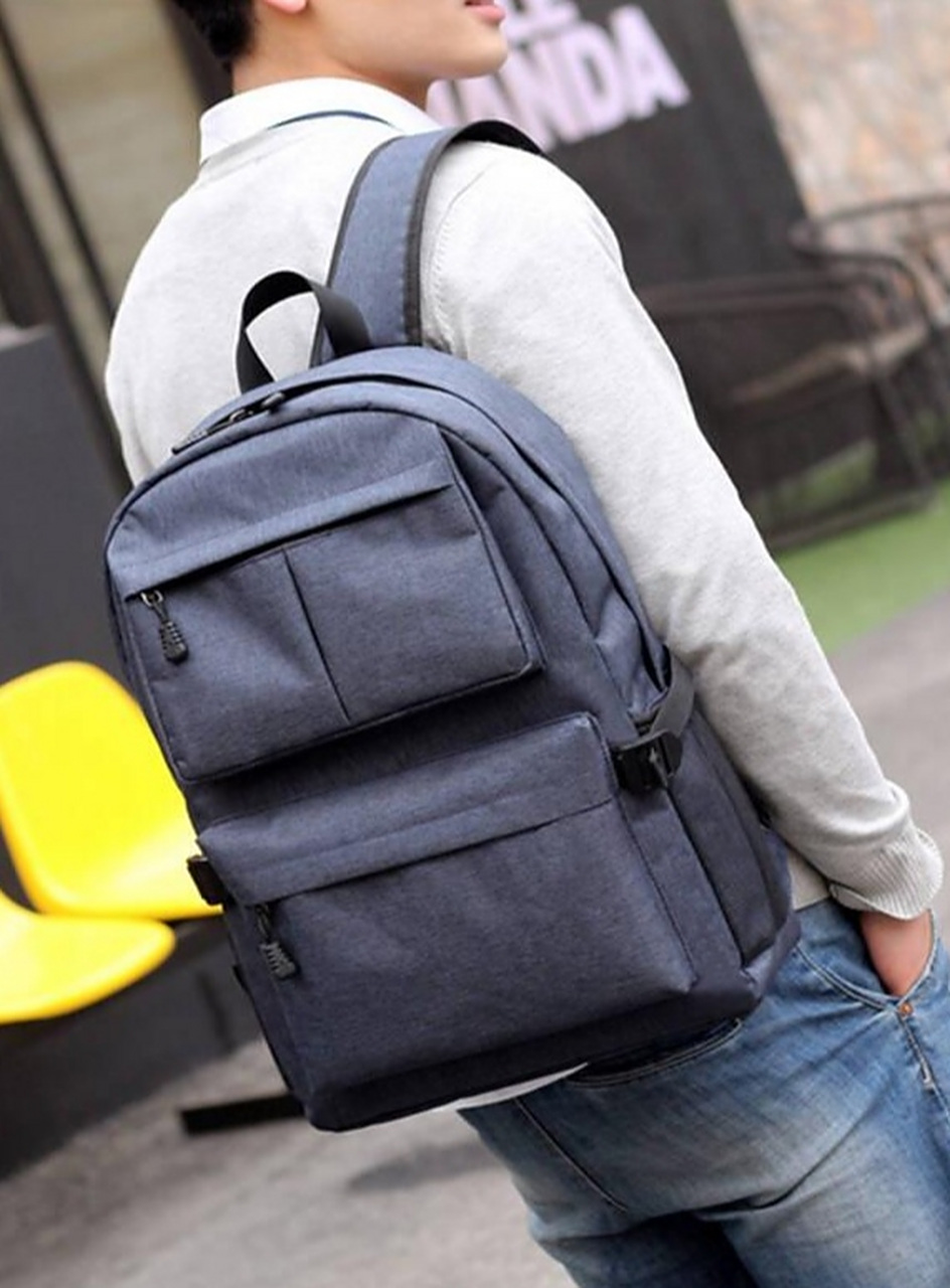 串门儿必背包包# 男士尽管为了图轻松撇脱,经常是不背包的,手机插裤