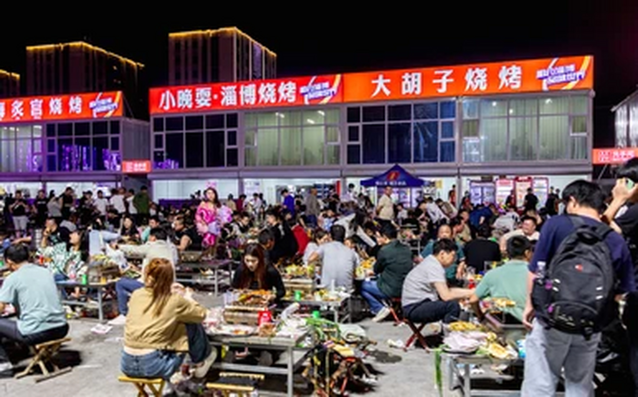 淄博烧烤这么火的原因有很多,以下为您列举:  淄博是一个历史悠久