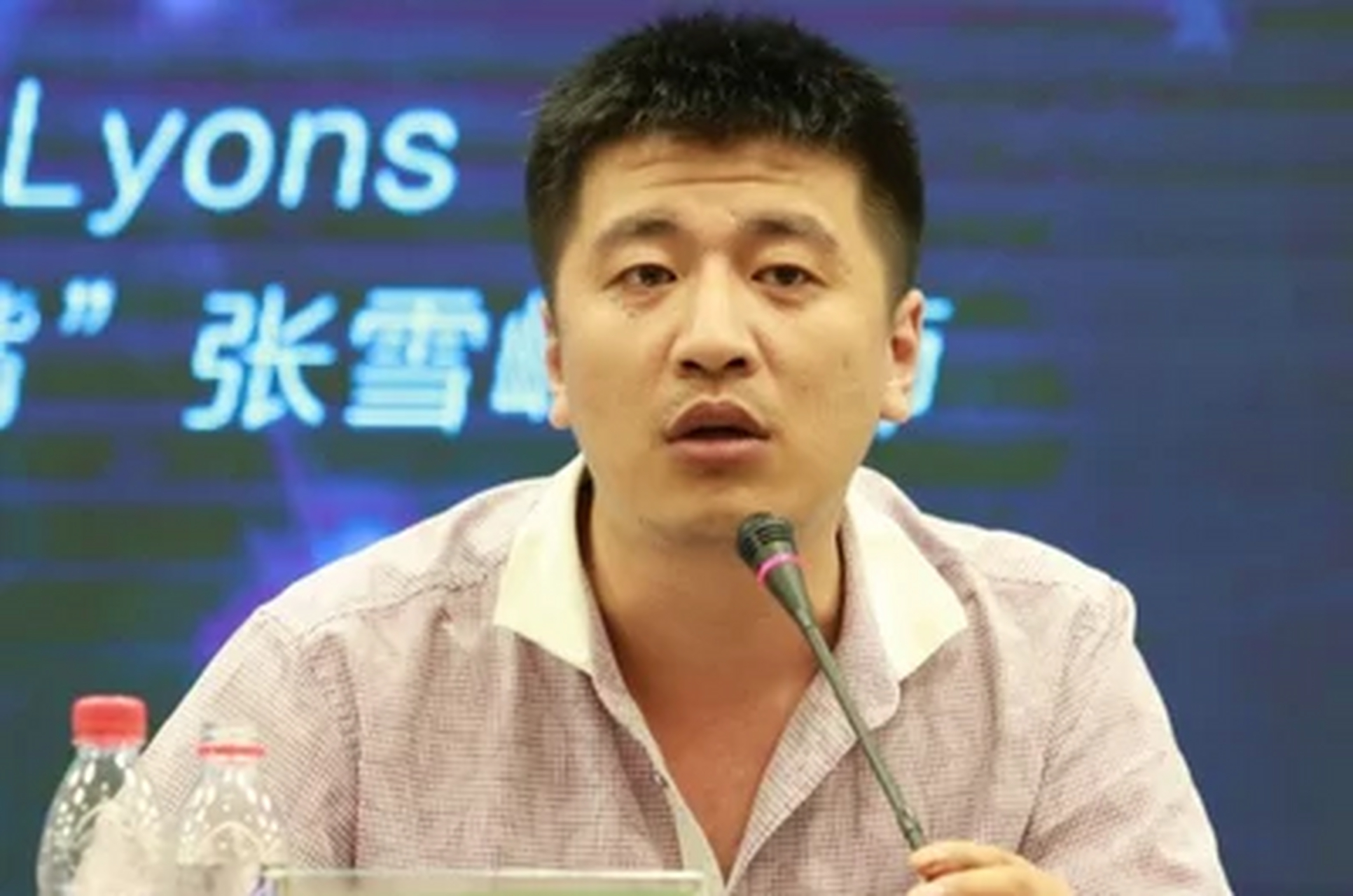 张雪峰事件指的是张雪峰老师在直播间介绍高考志愿辅导时,有好事者