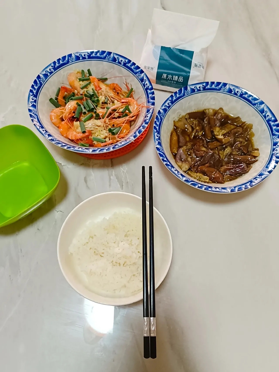 月入6000不想结婚,一个人吃两个菜,你觉得我这日子怎么样?