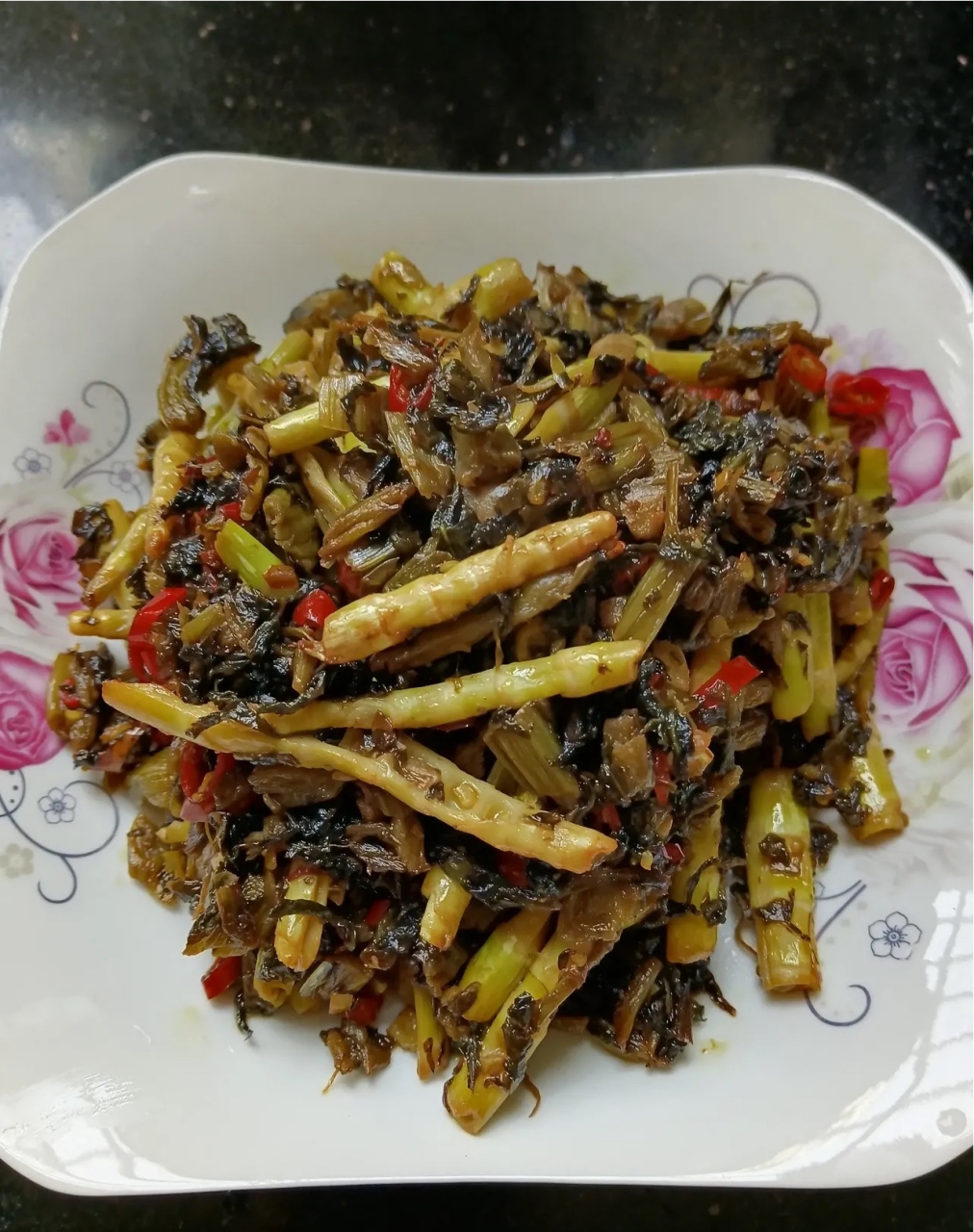 回农村真好,肉和菜都不花钱,揣了一百块钱到现在还没用出去.