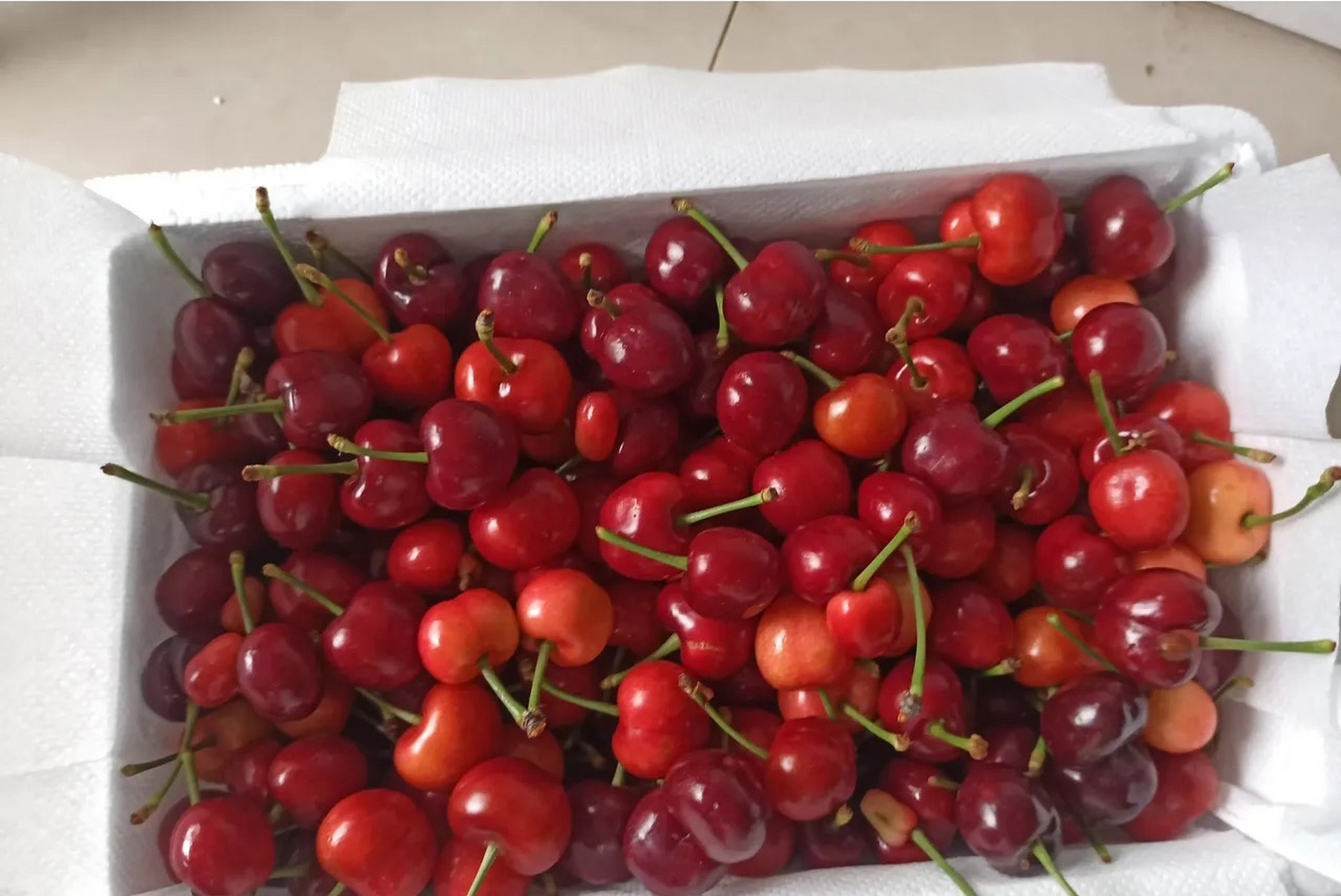 老家樱桃熟了,我妈都是一箱箱寄给我,反观我婆婆,结婚5年没喝过她一口