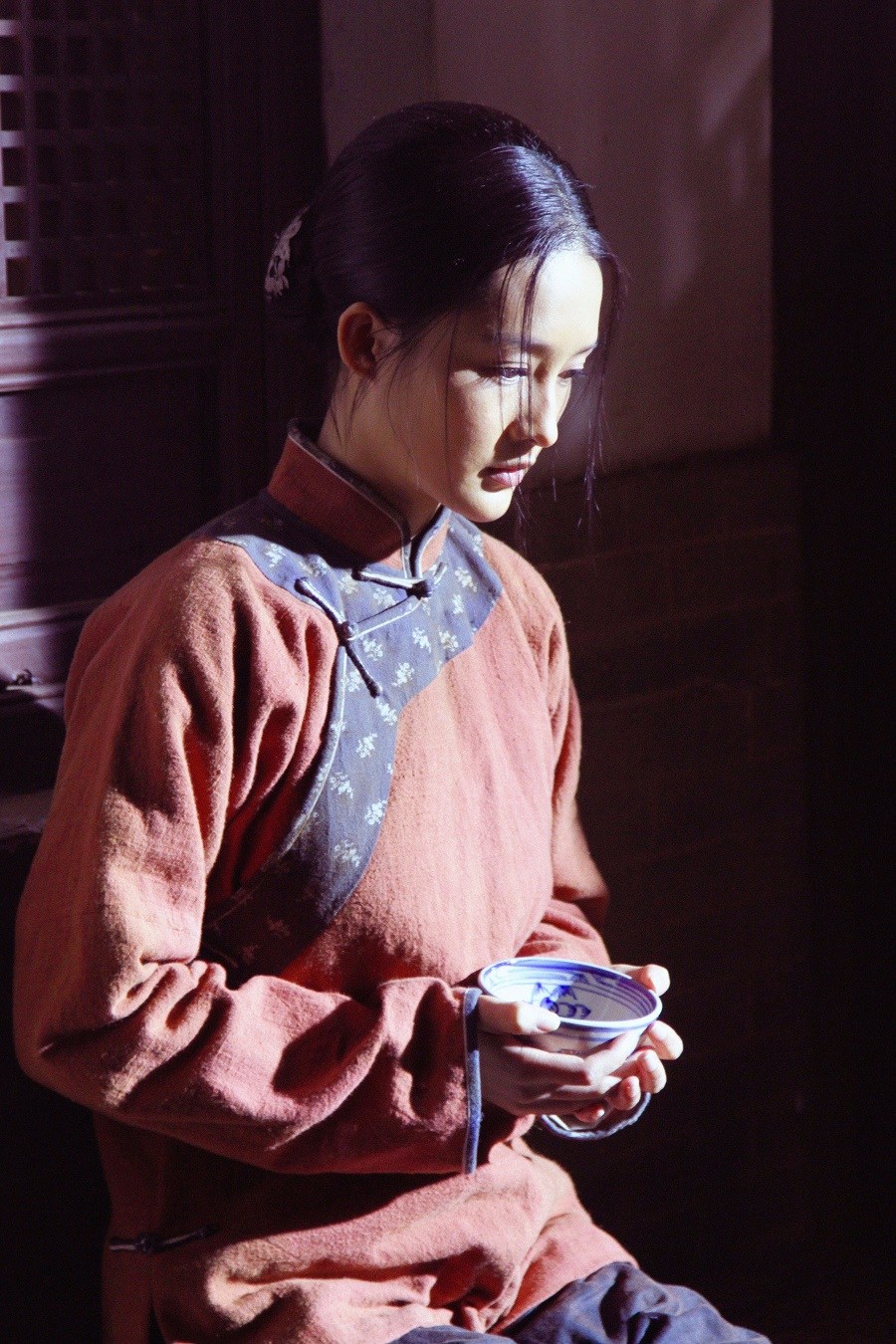 田小娥出身书香门第,被父亲卖给郭举人为妾