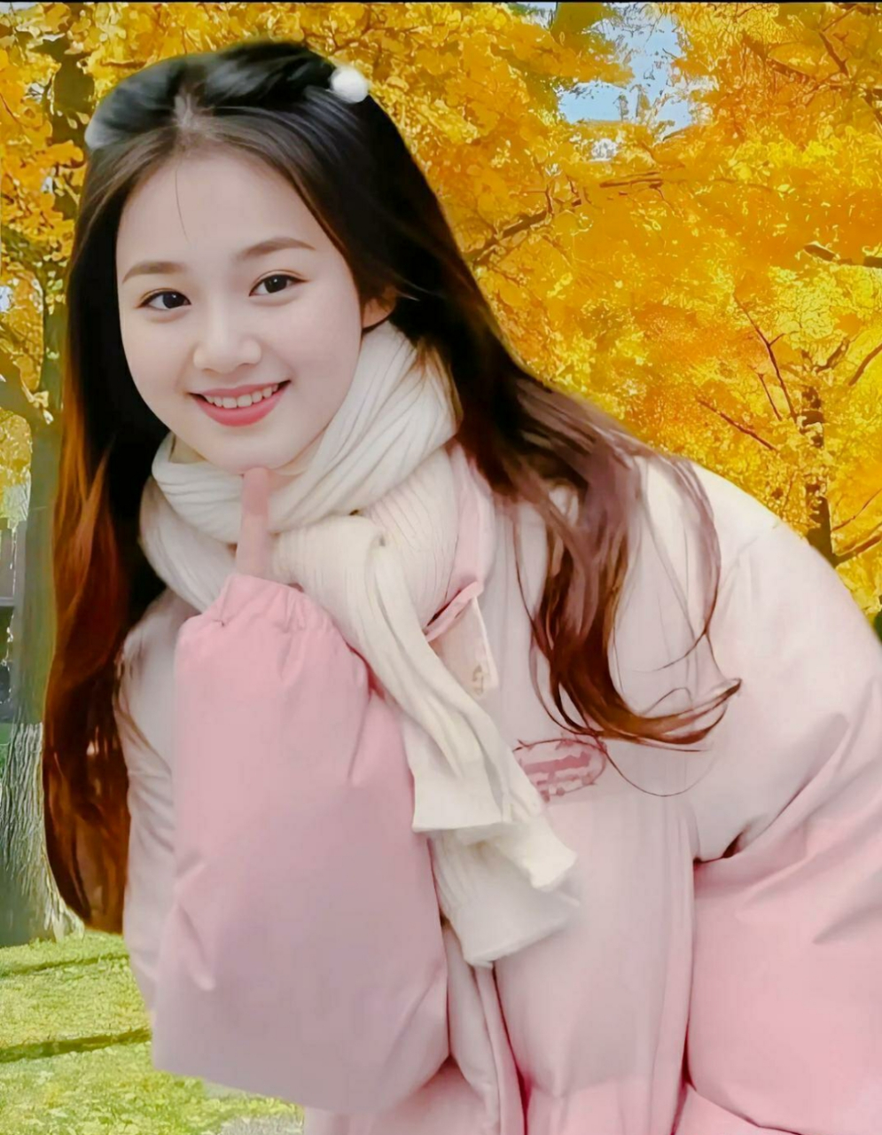 清纯可人,微笑如花  瞧这女孩,白毛衣黑长发,红唇微扬,笑容灿烂,在这