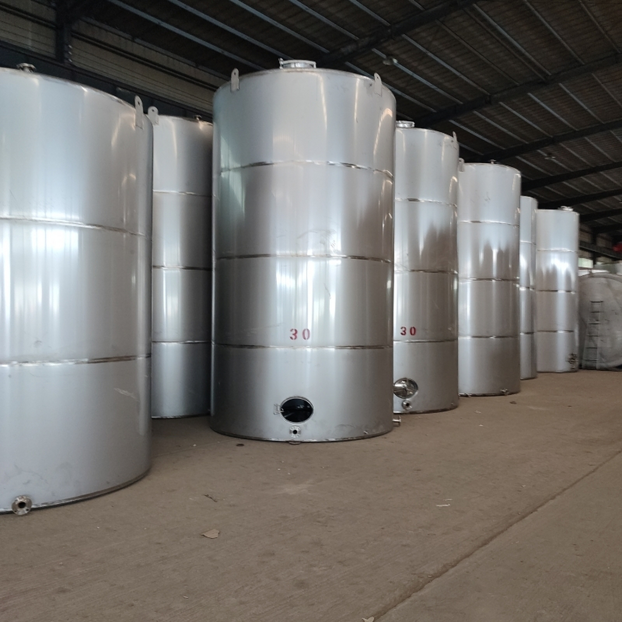 304不锈钢压力罐,储存罐,食品储水箱,饮料储存酒罐,立式储油罐,大型