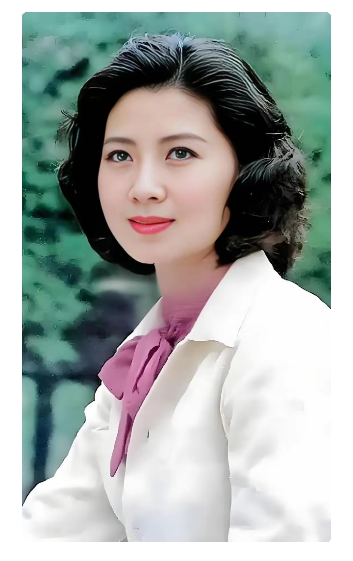 图片分享:老演员吴海燕的青春,清新脱俗,宛如从画中走出的女子,让人