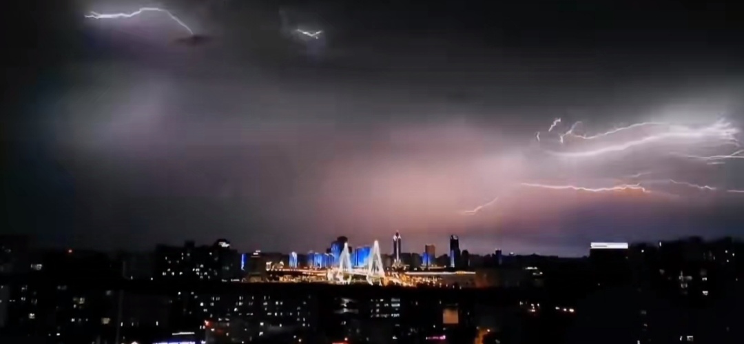 我们这边的台风闪电,实在太像渡劫了,这辈子还没见过这么猛的