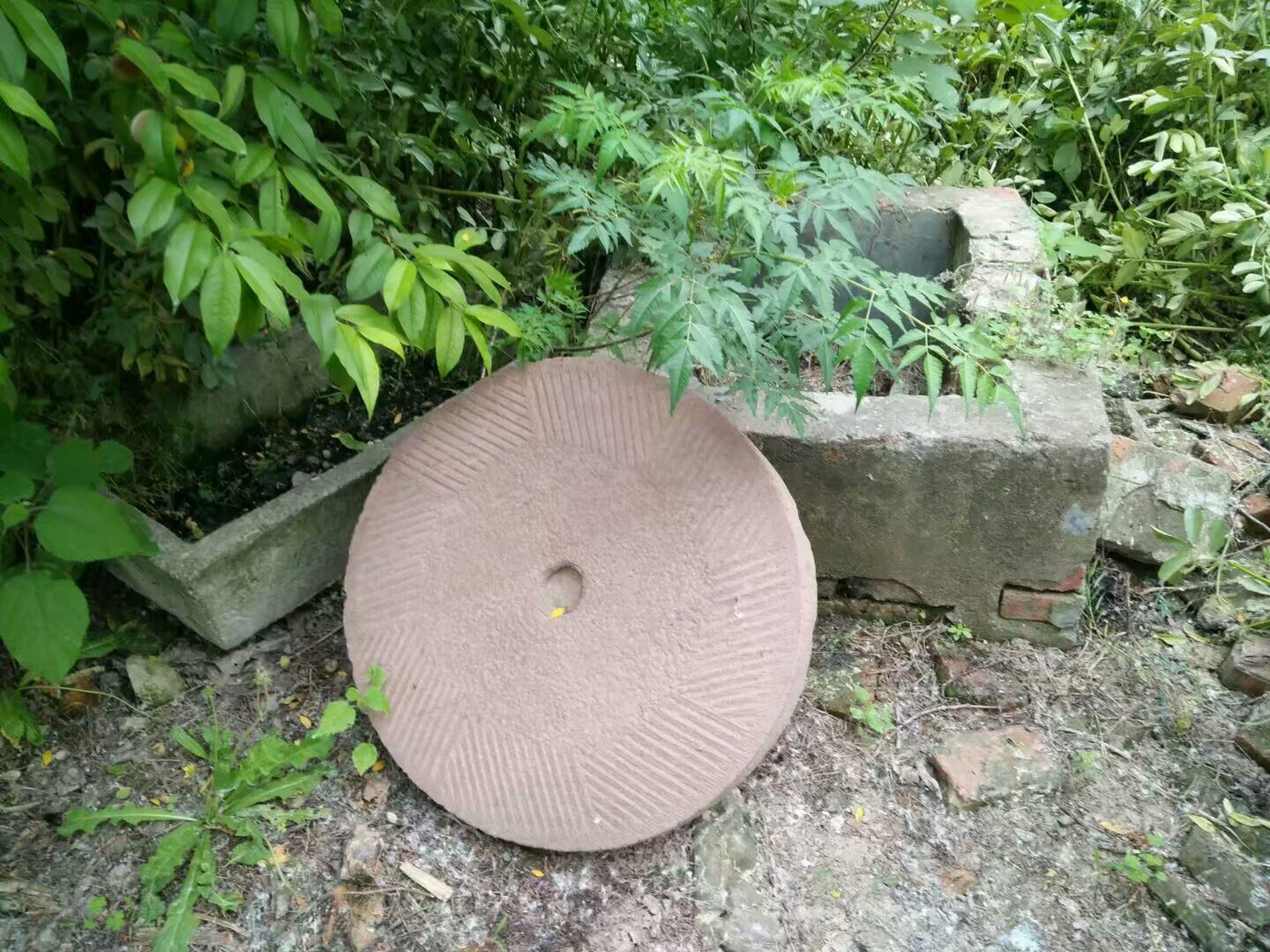 儿时记忆的场景 多年的老照片,翻看手机时发现的,这些曾经是儿时的