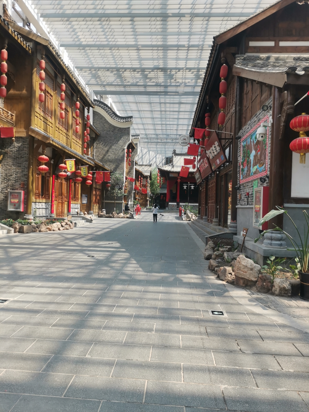 辉煌总会雨打风吹去,这也许就是宿命,人生还要继续