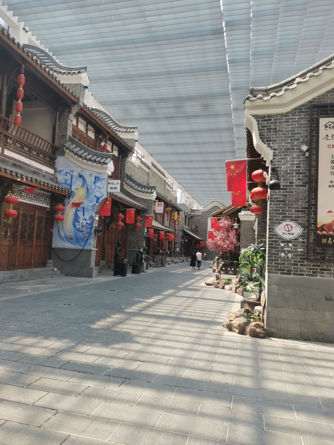 辉煌总会雨打风吹去,这也许就是宿命,人生还要继续
