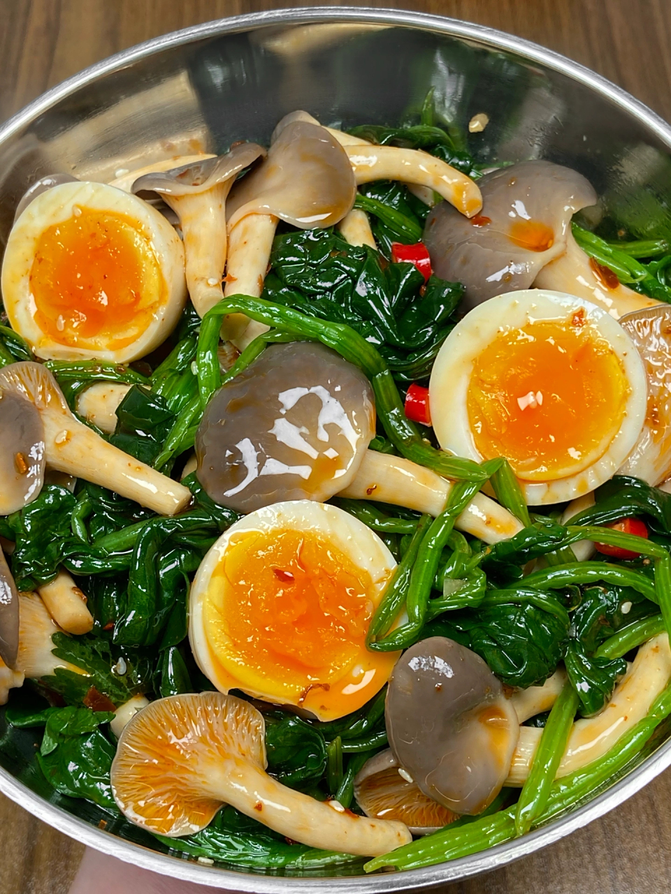 真的巨巨巨掉秤! 菠菜拌平菇鸡蛋真的泰香了!好吃到哭了