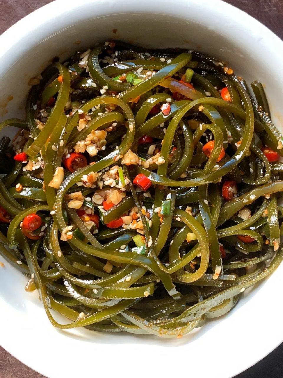 凉拌海带丝,夏天必不可少的凉拌菜,清脆爽口又简单!