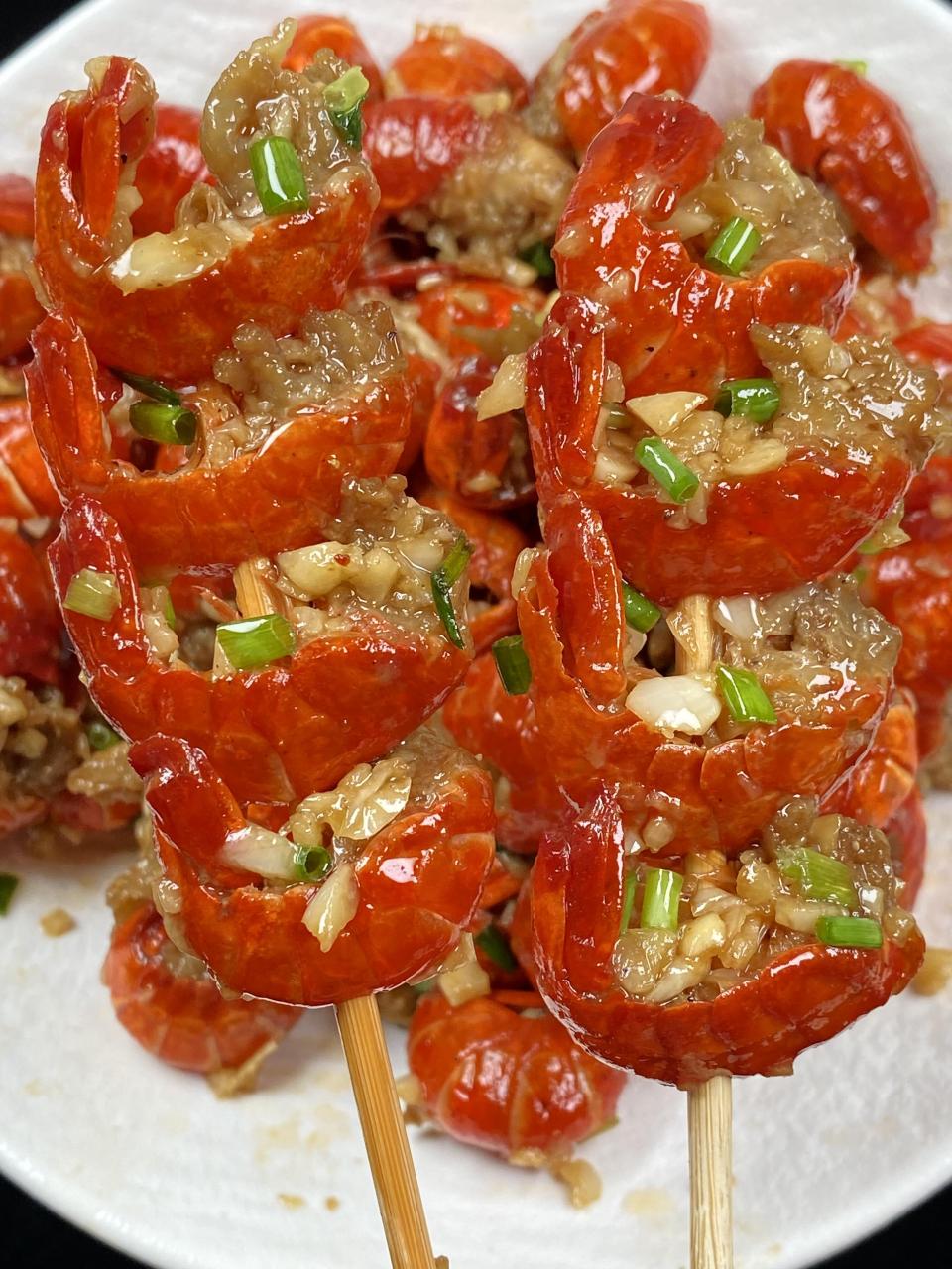 蒜蓉虾尾 小龙虾这样做好吃又入味,蒜香浓郁,虾肉08q弹