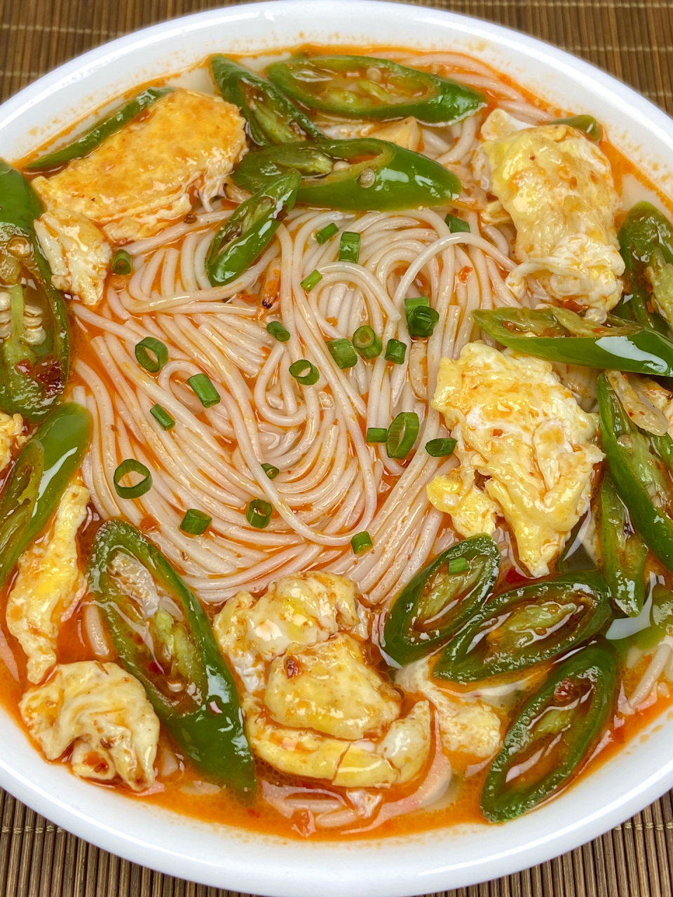 这一碗青椒鸡蛋面也泰好吃了叭!