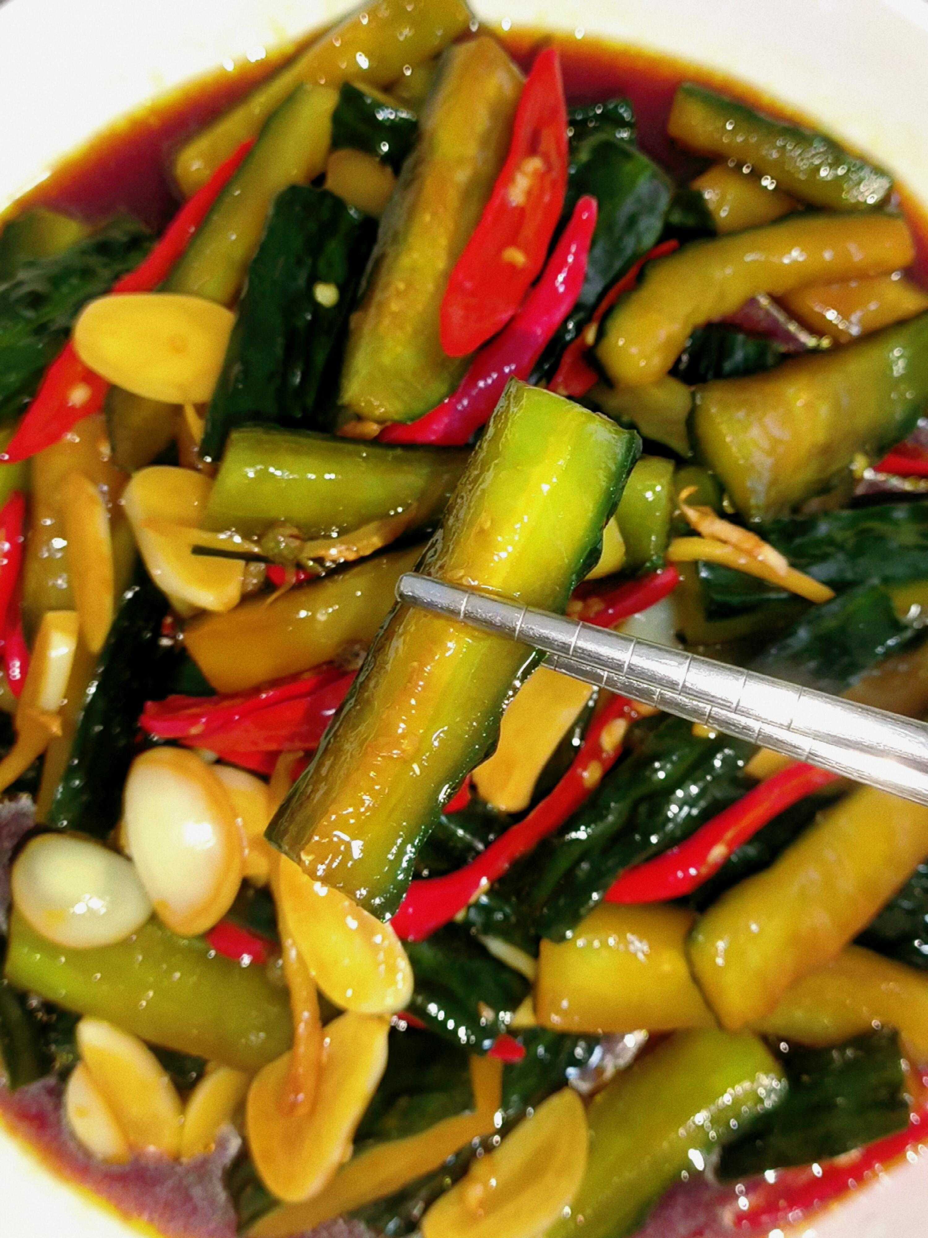 凉拌黄瓜条太好吃了