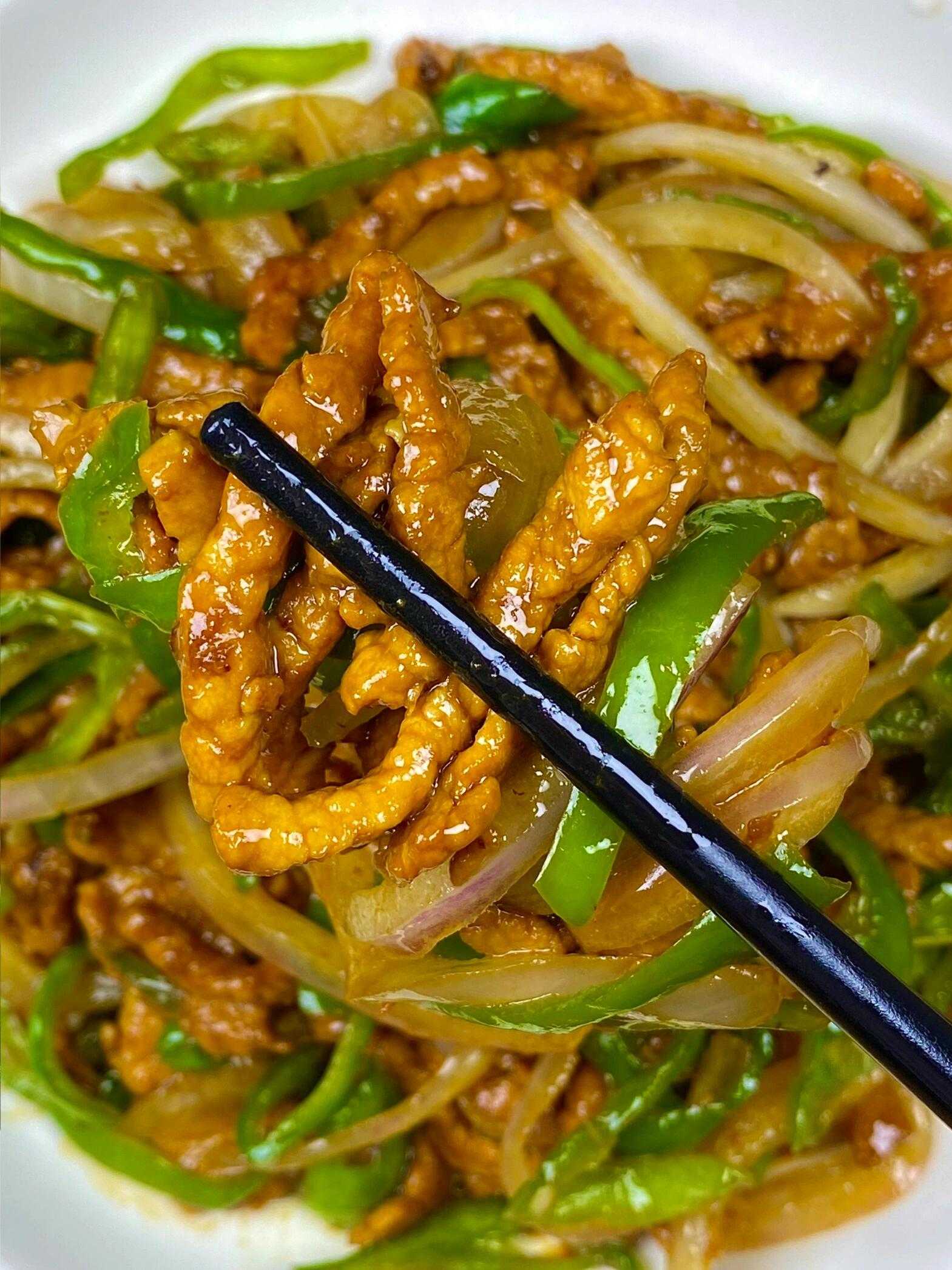 这道洋葱炒肉丝巨下饭哇泰香了肉丝嫩滑洋葱味浓郁