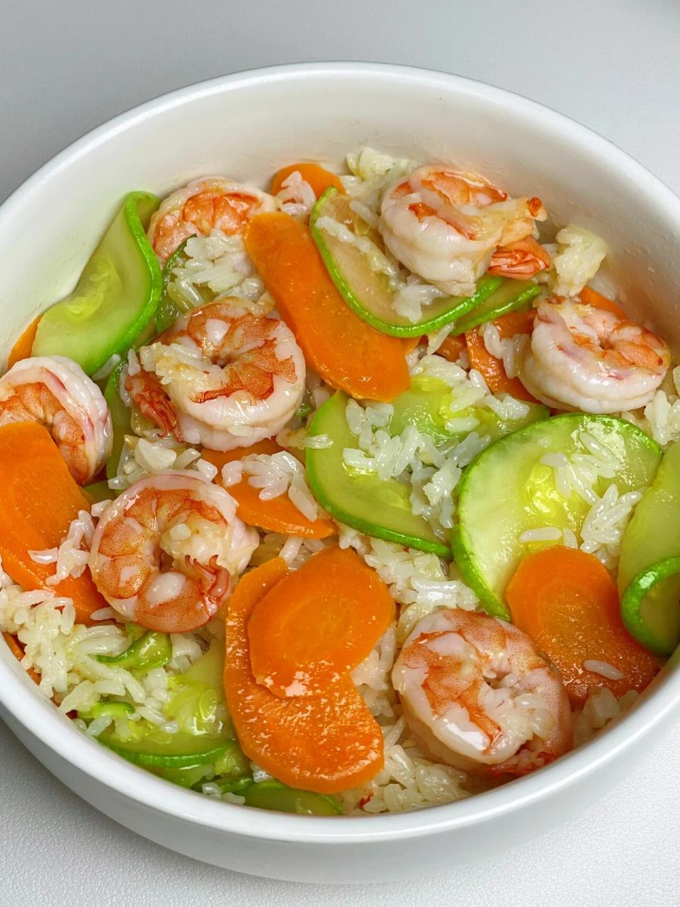 分享巨好吃的红萝卜西葫芦虾仁饭!巨巨好吃!低卡饱腹!做法简单!