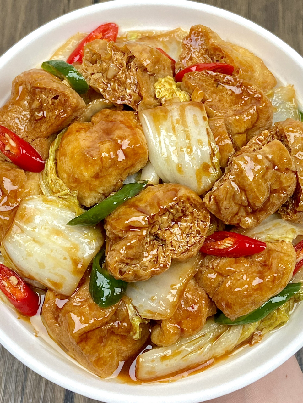 豆泡裹满酱汁,白菜清甜可口[赞r]好喜欢有汤汁的食物,泰香泰下饭了