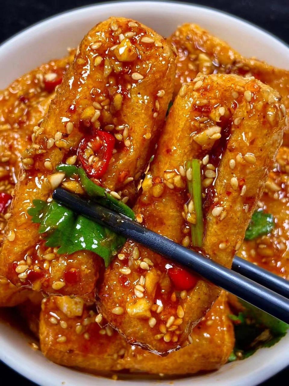 香辣的香菜拌脆皮豆腐真的是泰香了,巨好吃!
