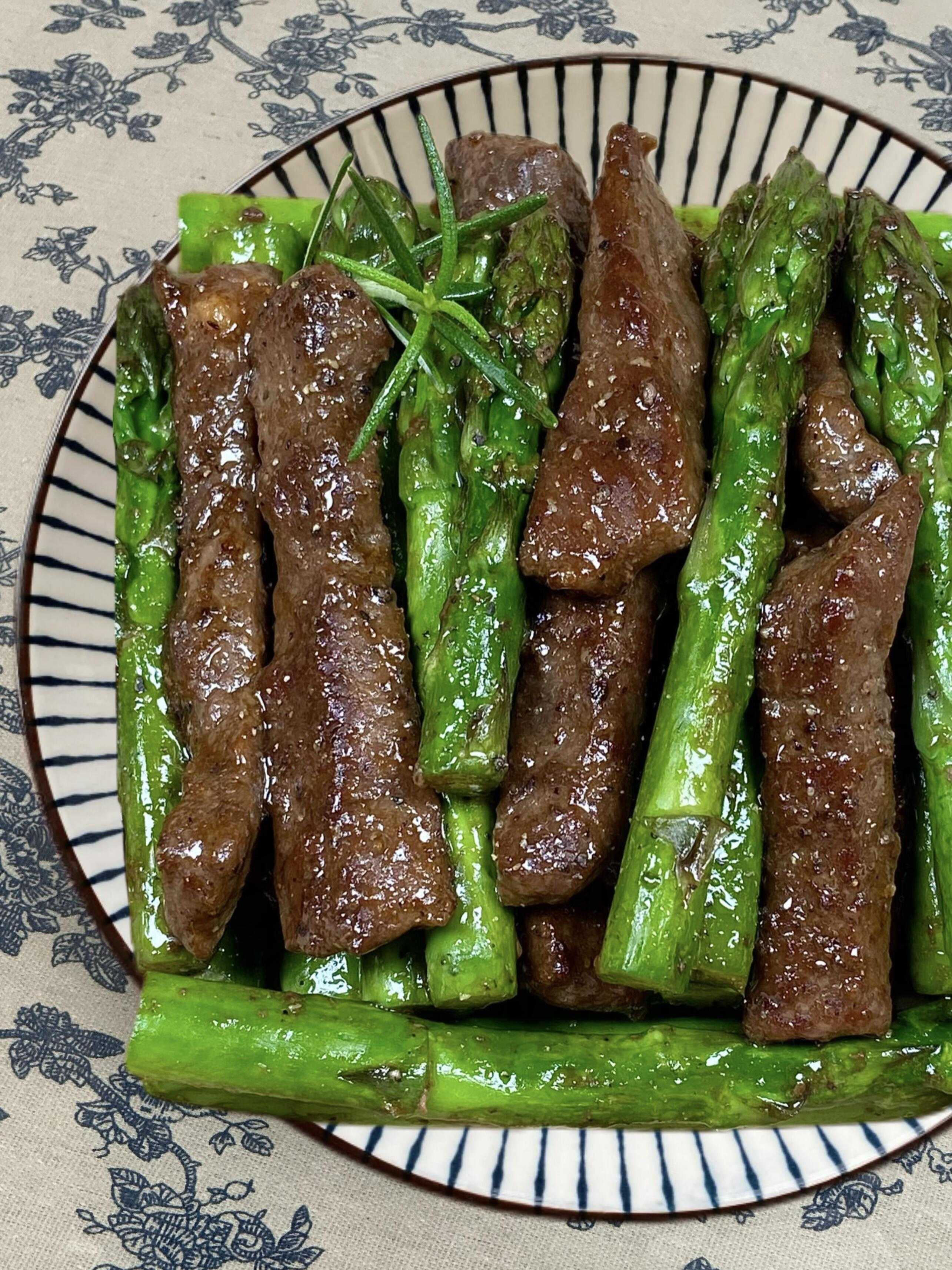 好吃又低卡还能补蛋白真的香迷糊了～芦笋清脆爽口,牛肉也很入味被煎