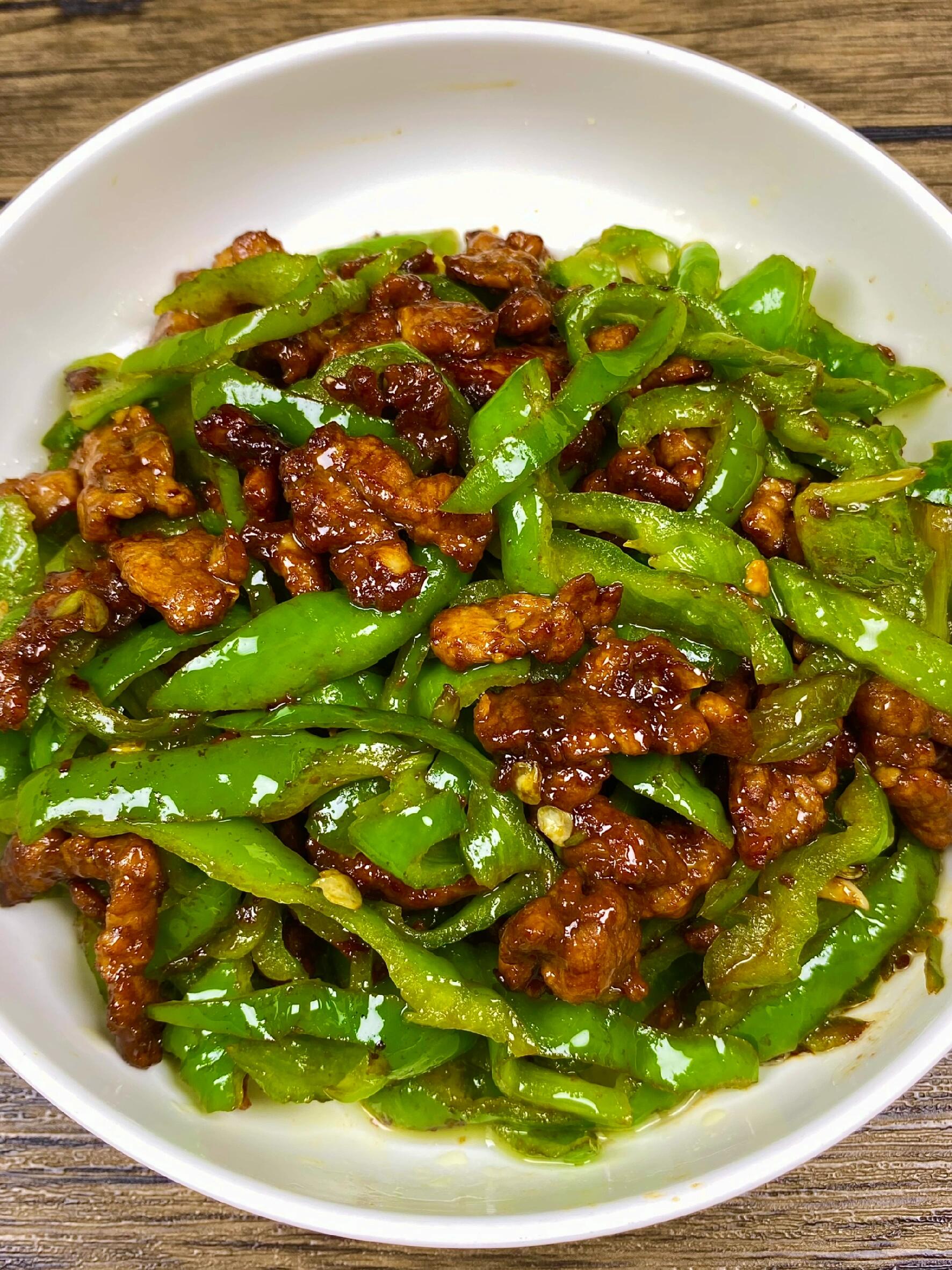 青椒炒肉这道菜巨巨巨好吃香迷糊了