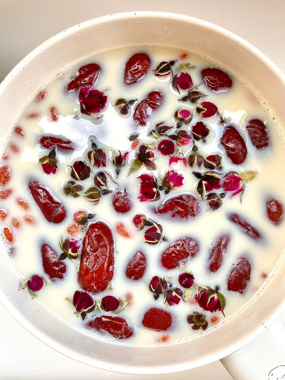 巨巨巨好喝! 玫瑰红枣姜撞奶～暖乎乎的!女生喝真的很好!