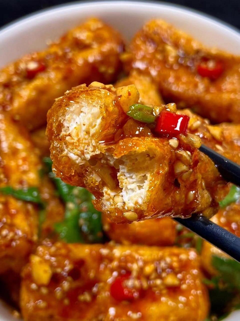 香辣的香菜拌脆皮豆腐真的是泰香了,巨好吃!