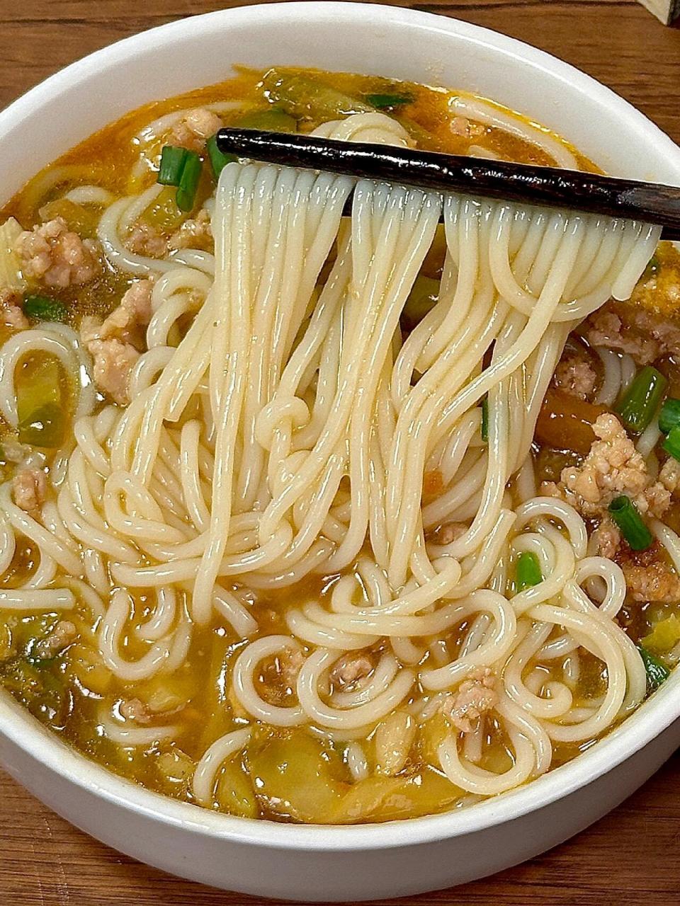 这个榨菜肉末粉真的巨巨巨好吃!