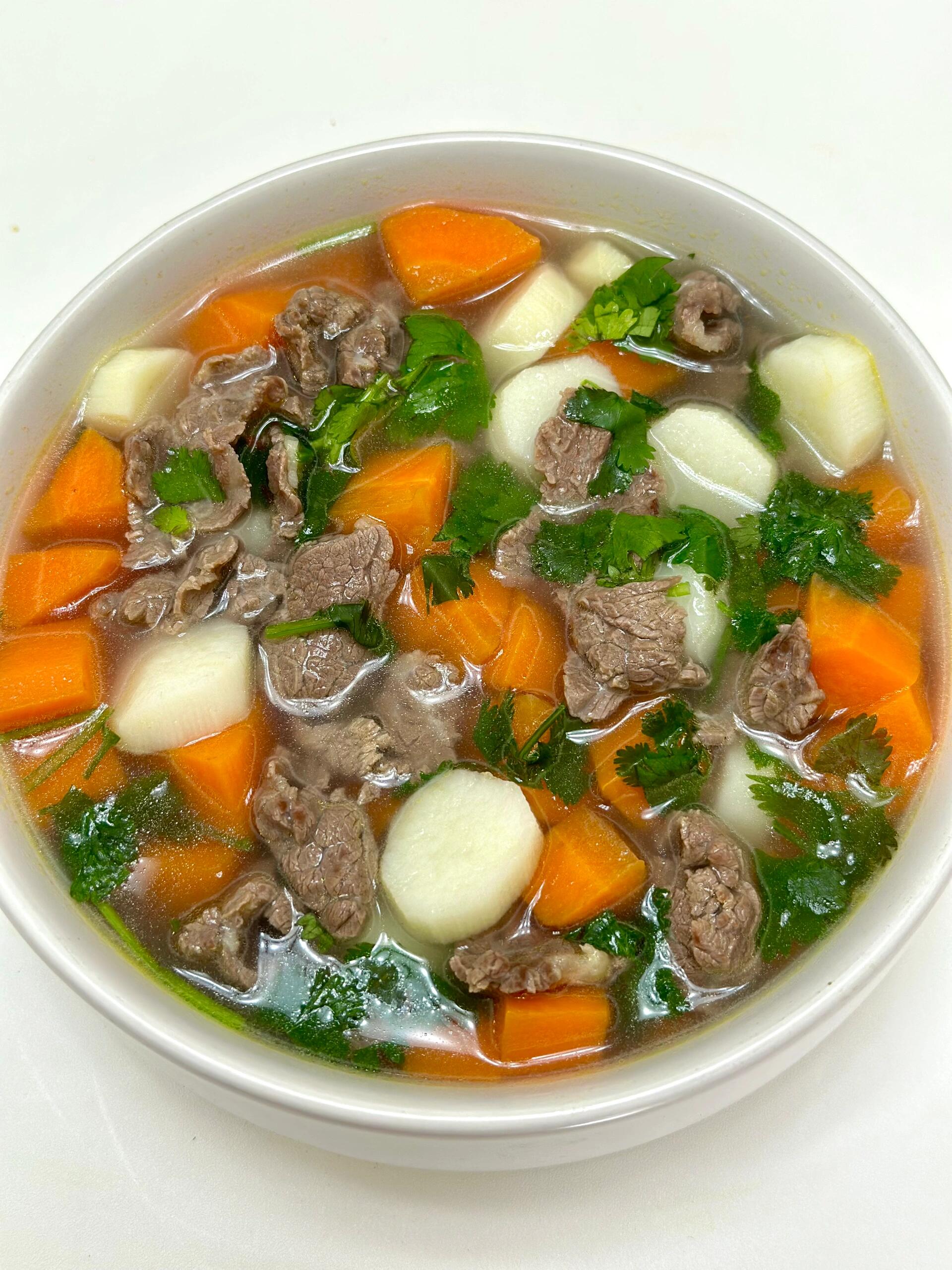 今天分享一道巨好喝的:山药胡萝卜牛肉汤!巨好喝!