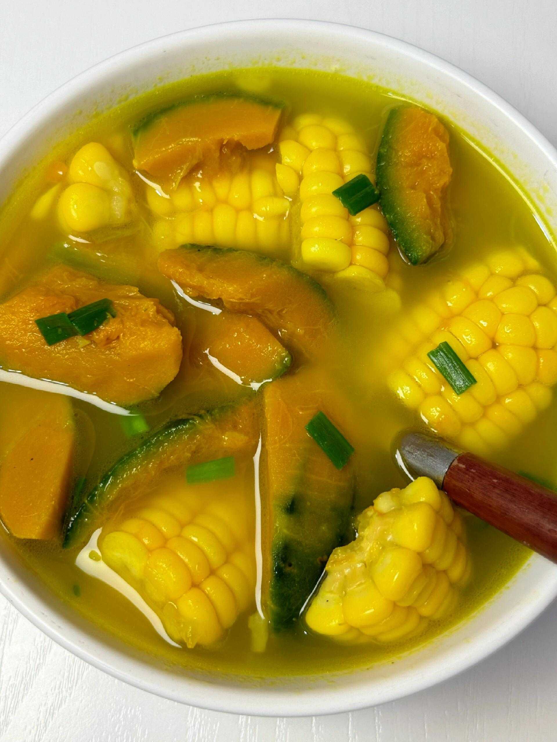 讲真…这个真的巨好吃又掉秤,分享南瓜玉米汤!汤巨浓郁巨鲜甜!